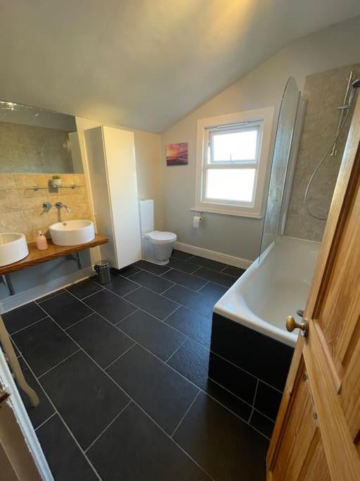 Gloucester Rd 2 Mins Away - Fab, New, Trendy House Bristol Exterior foto